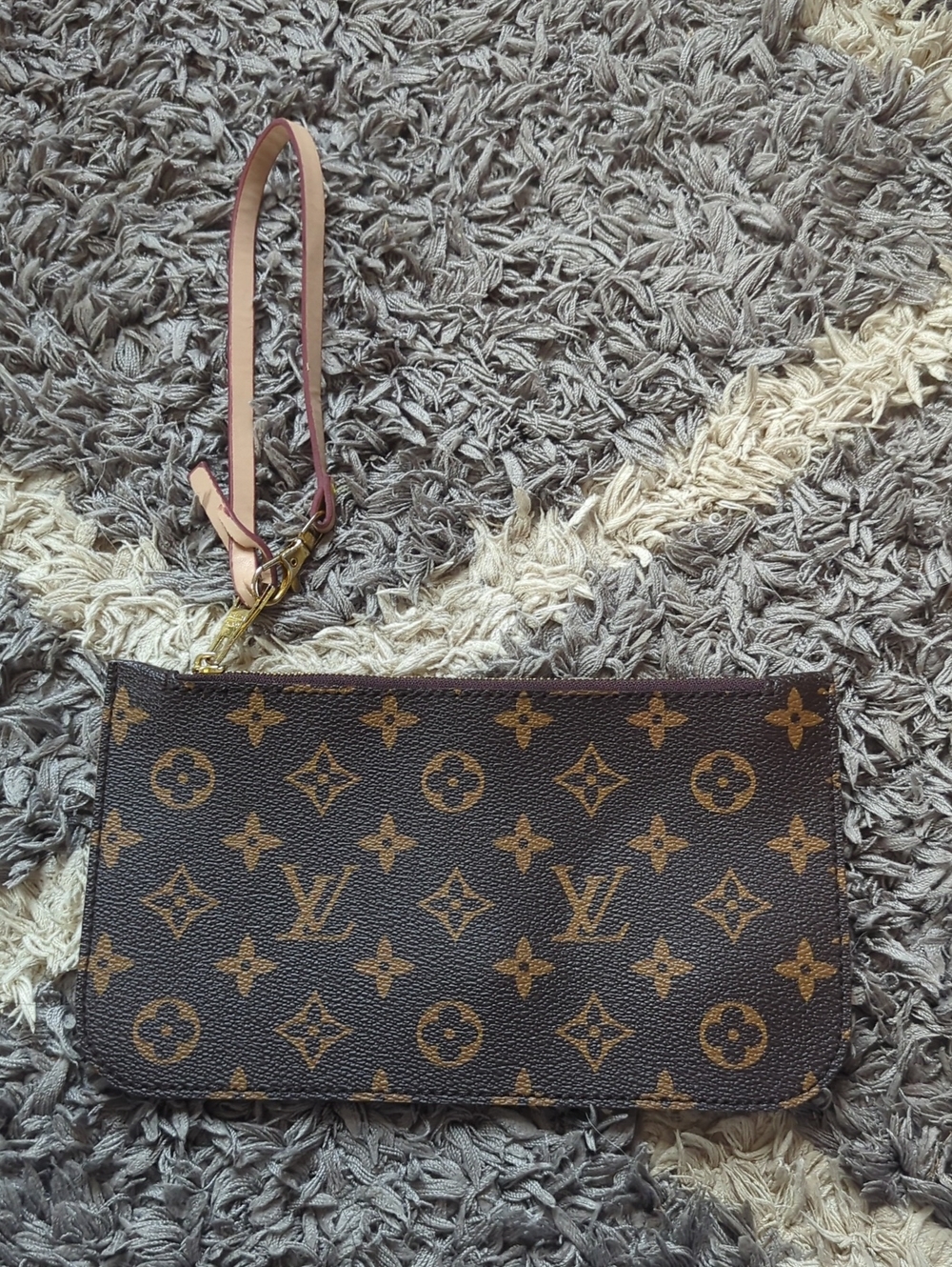 Inspired Louis Vuitton Canvas Wristlet Clutch in Brown Knock Off - Picture 6 of 8